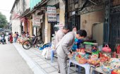Thức ăn đường phố “bủa vây” cổng trường