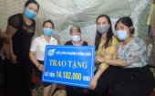 Hội LHPN phường Đông Sơn trao quà cho hội viên phụ nữ mắc bệnh hiểm nghèo