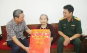  Bí thư Thành ủy TP Thanh Hóa Lê Anh Xuân thăm, tặng quà chiến sĩ Điện Biên