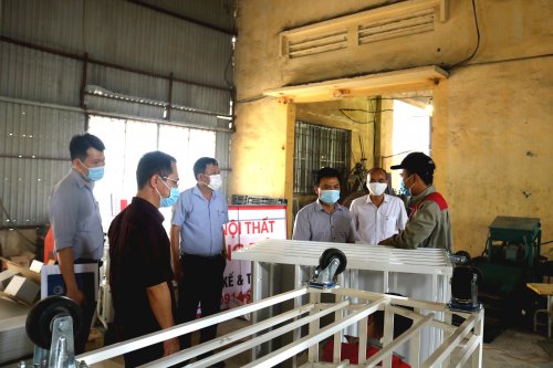 tại công ty nội thất hồng đức.JPG