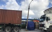 Tiềm ẩn nguy cơ mất an toàn từ cột đèn đường bị nghiêng