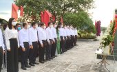 Lễ dâng hương tại khu tưởng niệm các giáo viên và học sinh hy sinh trên công trường đắp đê sông Mã