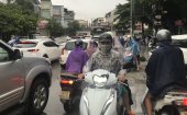 Tình trạng ùn tắc tại các cổng trường học