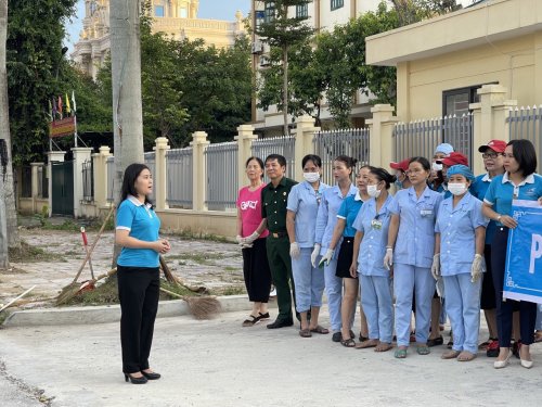 hội phụ nữ chủ trì.jpg