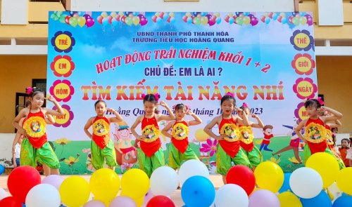 văn nghệ 2.jpg