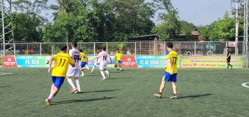 doanh nghiệp đá bóng.jpg