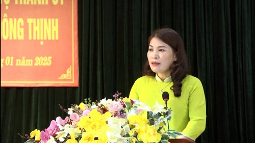 Dong chi Bi thu Dang uy phuong Dong Thinh Doan Thi Thanh phat bieu nhan nhiem vu.jpg