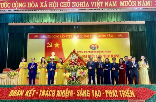 Lanh dao TP.Thanh Hoa chuc mung Dai hoi.jpg