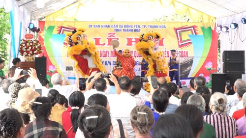 Man mua lan su rong tai le hoi tuong nho ngay mat cua Tuy quoc cong Nguyen Nhu Soan.png